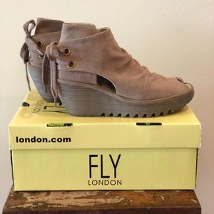 Fly London Women’s Yema Wedges 37